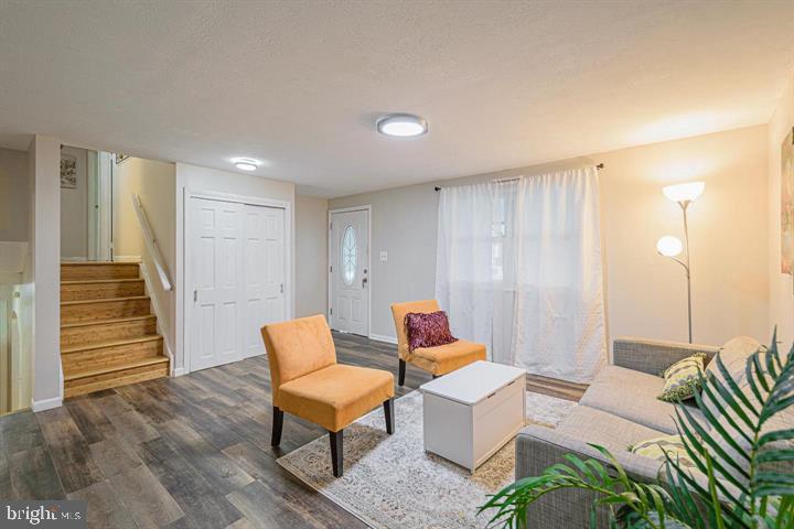 1207 SUNRISE CT, HERNDON, Virginia 20170, 5 Bedrooms Bedrooms, ,3 BathroomsBathrooms,Residential,For sale,1207 SUNRISE CT,VAFX2235378 MLS # VAFX2235378