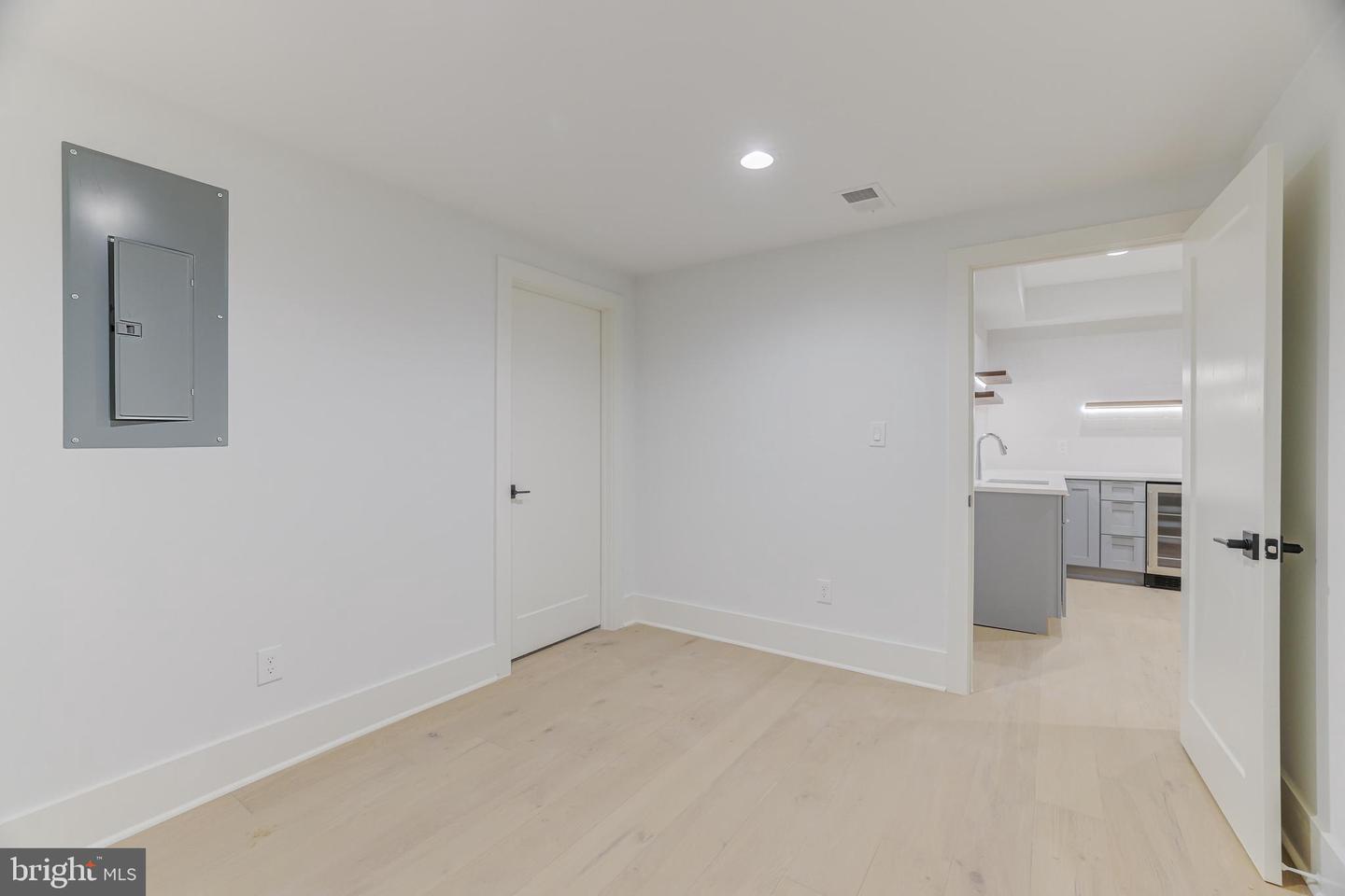 3506 LAKE ST, FALLS CHURCH, Virginia 22041, 5 Bedrooms Bedrooms, ,5 BathroomsBathrooms,Residential,For sale,3506 LAKE ST,VAFX2235560 MLS # VAFX2235560