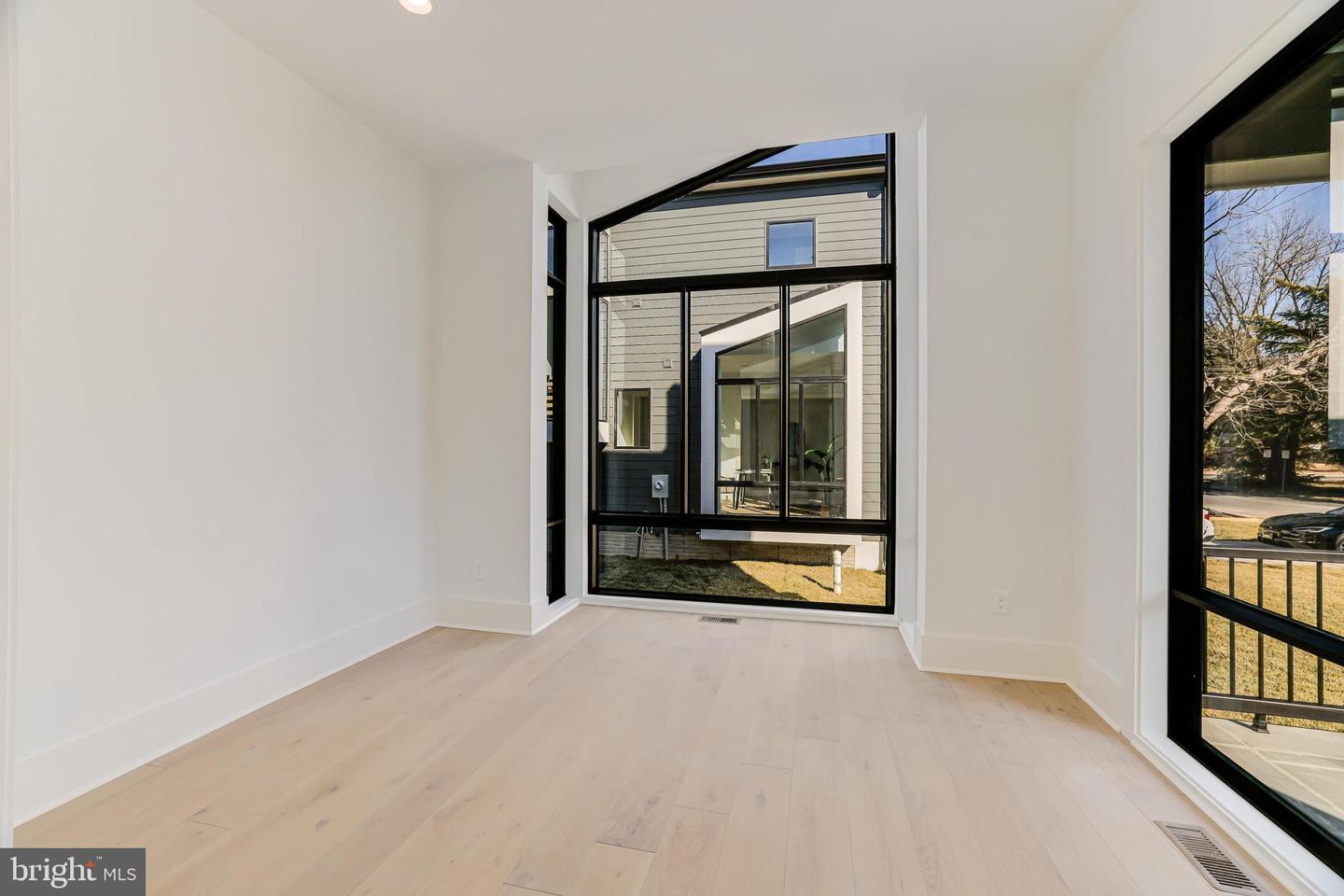 3506 LAKE ST, FALLS CHURCH, Virginia 22041, 5 Bedrooms Bedrooms, ,5 BathroomsBathrooms,Residential,For sale,3506 LAKE ST,VAFX2235560 MLS # VAFX2235560