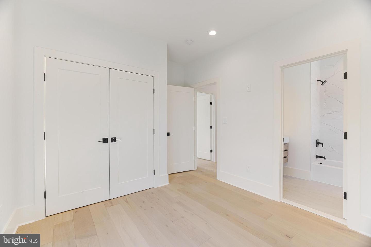 3506 LAKE ST, FALLS CHURCH, Virginia 22041, 5 Bedrooms Bedrooms, ,5 BathroomsBathrooms,Residential,For sale,3506 LAKE ST,VAFX2235560 MLS # VAFX2235560