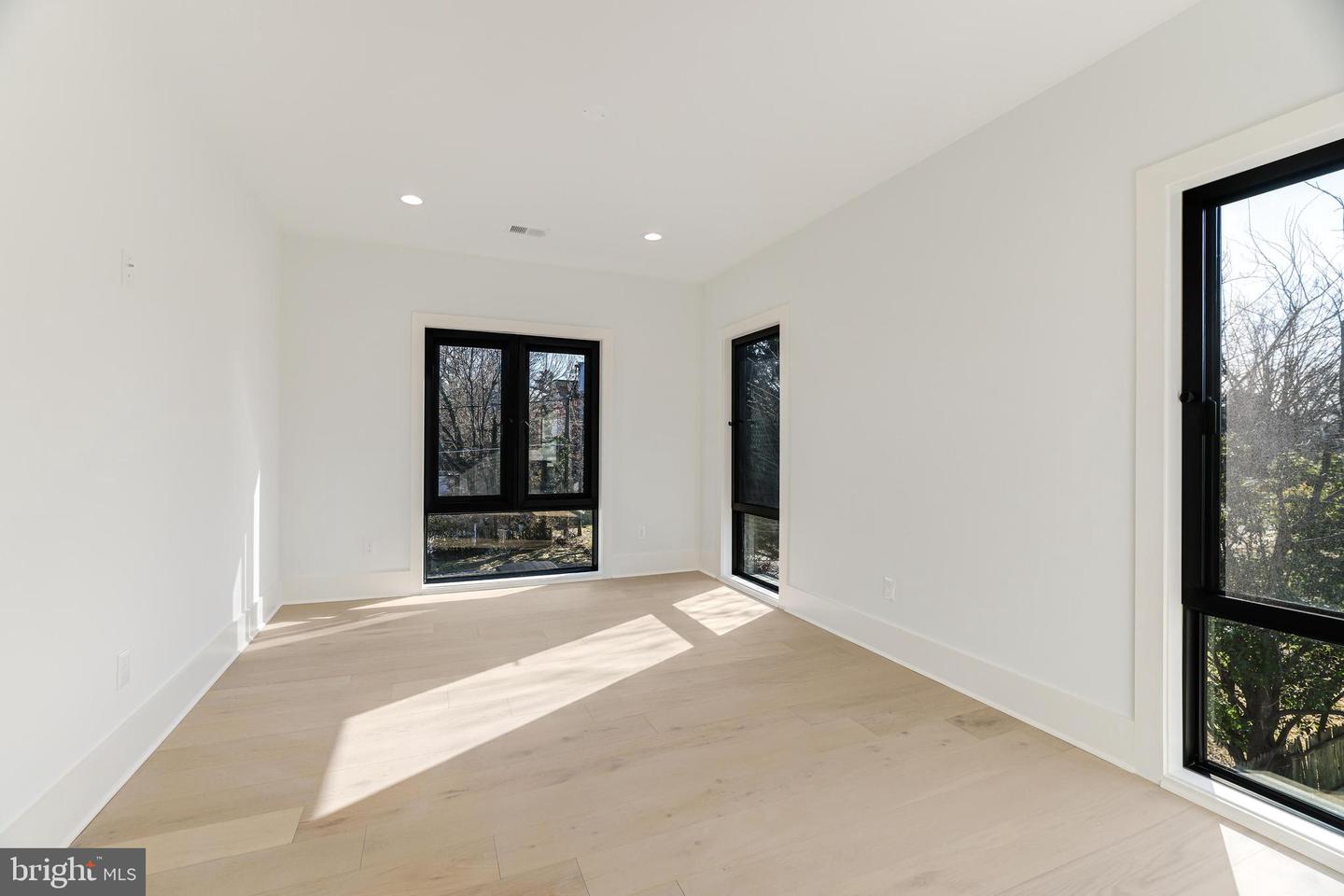 3506 LAKE ST, FALLS CHURCH, Virginia 22041, 5 Bedrooms Bedrooms, ,5 BathroomsBathrooms,Residential,For sale,3506 LAKE ST,VAFX2235560 MLS # VAFX2235560
