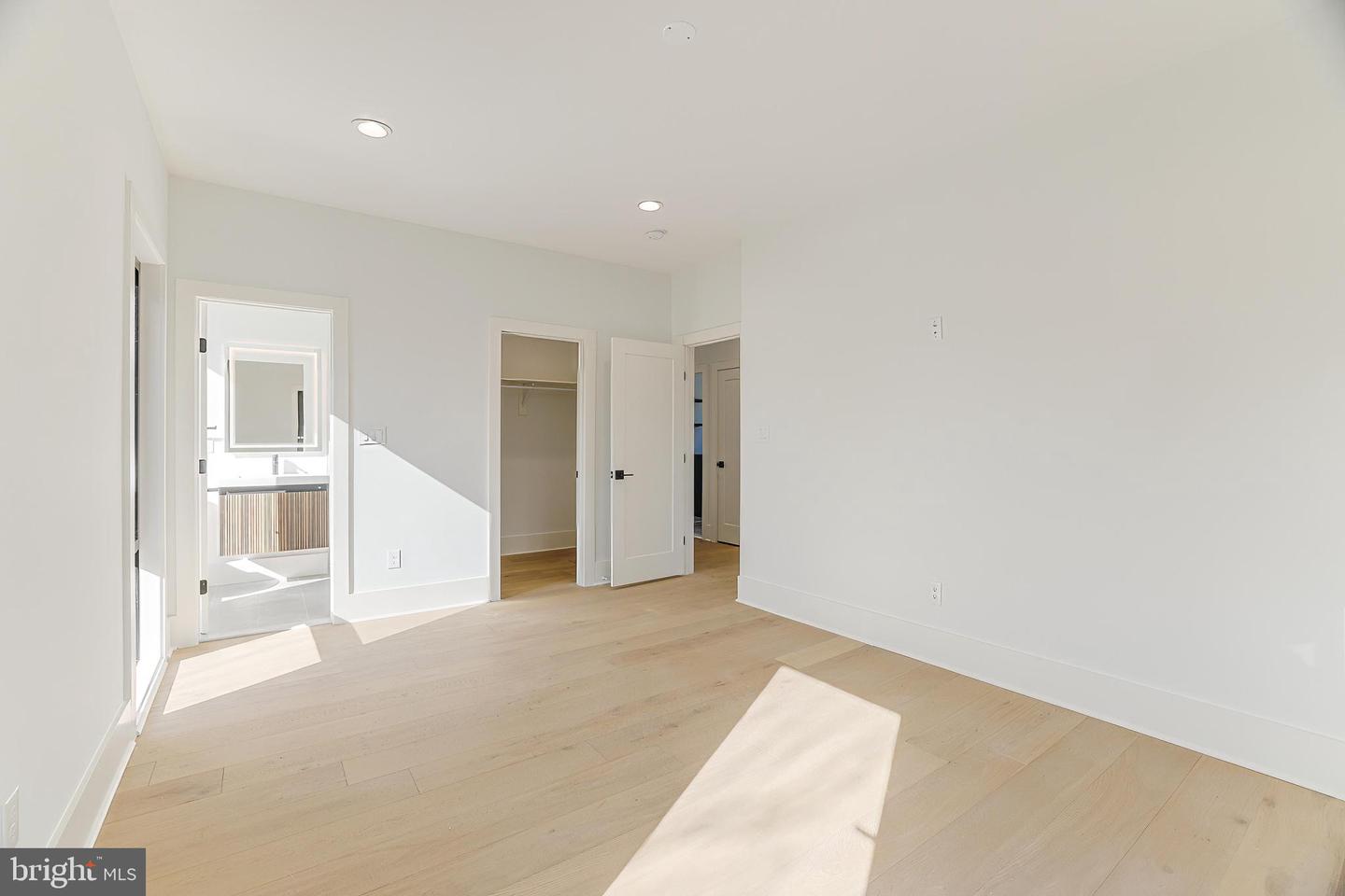 3506 LAKE ST, FALLS CHURCH, Virginia 22041, 5 Bedrooms Bedrooms, ,5 BathroomsBathrooms,Residential,For sale,3506 LAKE ST,VAFX2235560 MLS # VAFX2235560
