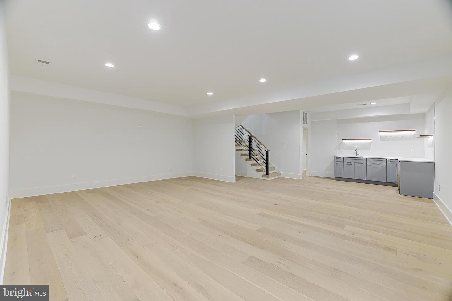 3506 LAKE ST, FALLS CHURCH, Virginia 22041, 5 Bedrooms Bedrooms, ,5 BathroomsBathrooms,Residential,For sale,3506 LAKE ST,VAFX2235560 MLS # VAFX2235560