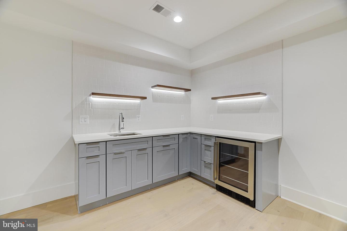 3506 LAKE ST, FALLS CHURCH, Virginia 22041, 5 Bedrooms Bedrooms, ,5 BathroomsBathrooms,Residential,For sale,3506 LAKE ST,VAFX2235560 MLS # VAFX2235560