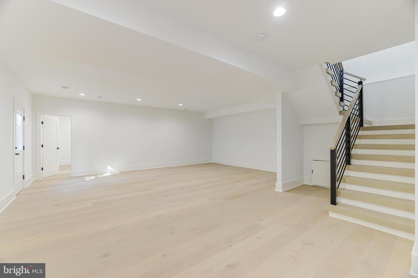 3506 LAKE ST, FALLS CHURCH, Virginia 22041, 5 Bedrooms Bedrooms, ,5 BathroomsBathrooms,Residential,For sale,3506 LAKE ST,VAFX2235560 MLS # VAFX2235560