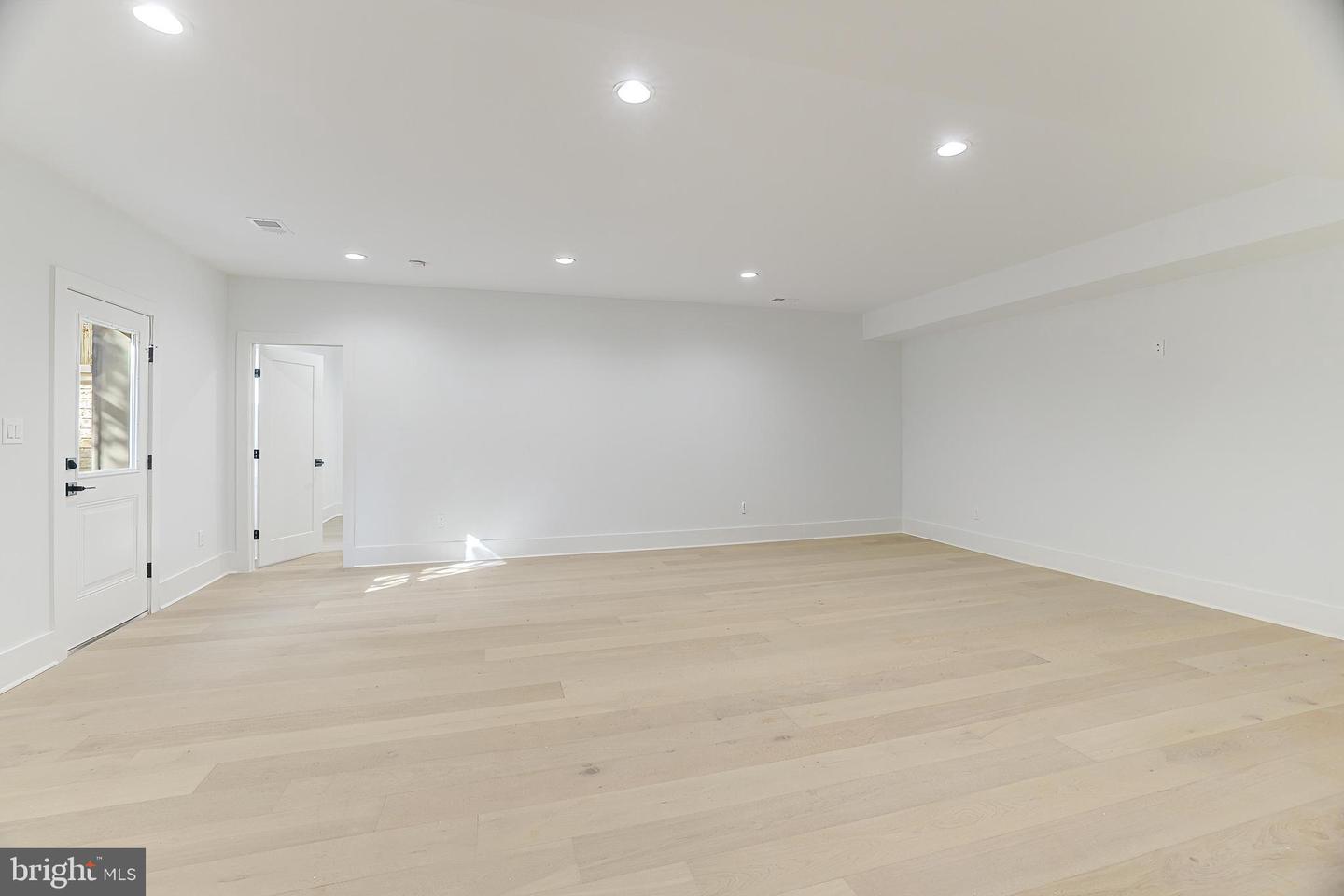 3506 LAKE ST, FALLS CHURCH, Virginia 22041, 5 Bedrooms Bedrooms, ,5 BathroomsBathrooms,Residential,For sale,3506 LAKE ST,VAFX2235560 MLS # VAFX2235560
