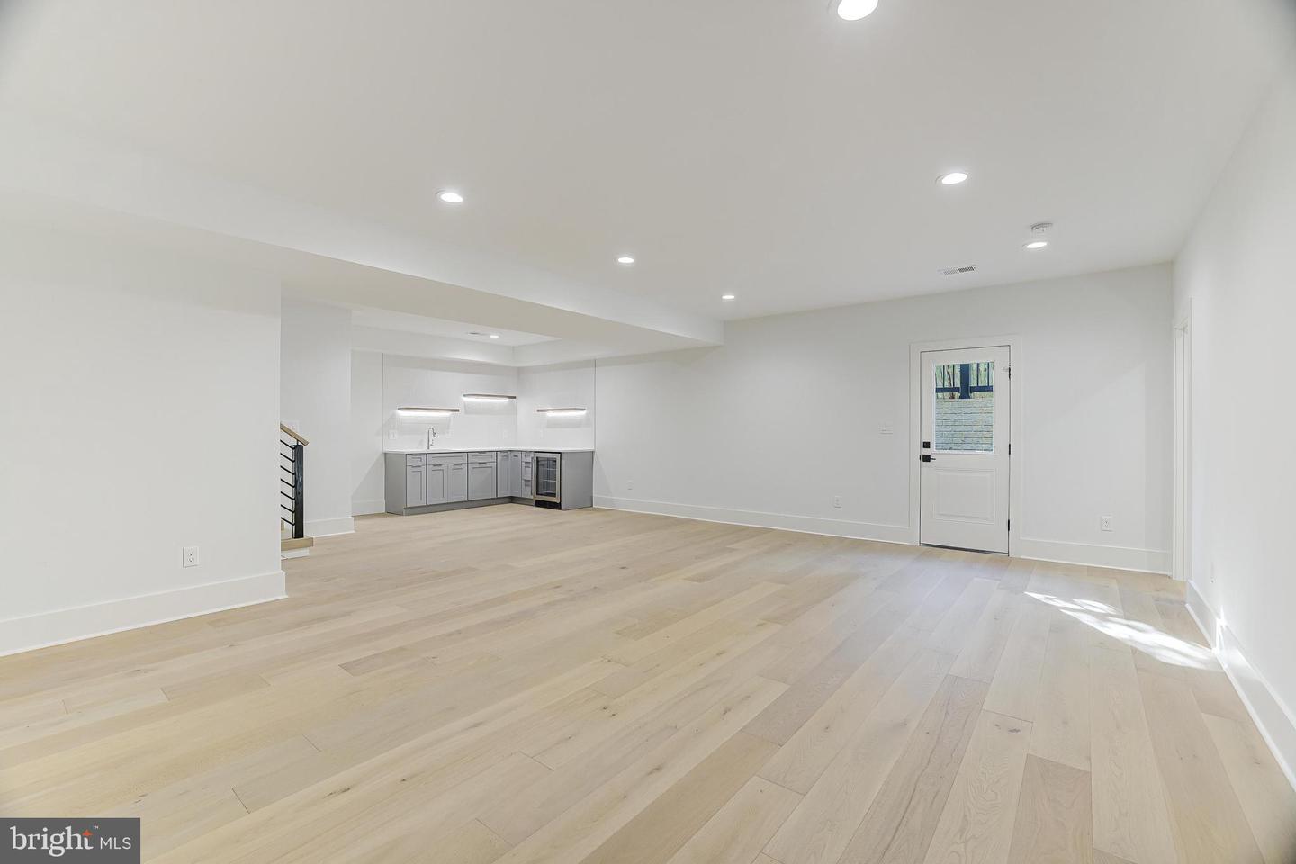 3506 LAKE ST, FALLS CHURCH, Virginia 22041, 5 Bedrooms Bedrooms, ,5 BathroomsBathrooms,Residential,For sale,3506 LAKE ST,VAFX2235560 MLS # VAFX2235560