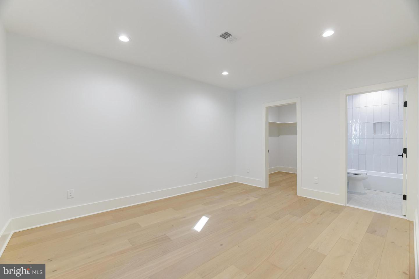 3506 LAKE ST, FALLS CHURCH, Virginia 22041, 5 Bedrooms Bedrooms, ,5 BathroomsBathrooms,Residential,For sale,3506 LAKE ST,VAFX2235560 MLS # VAFX2235560