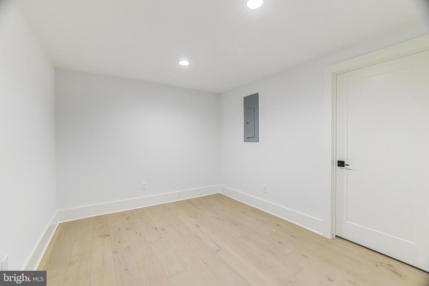 3506 LAKE ST, FALLS CHURCH, Virginia 22041, 5 Bedrooms Bedrooms, ,5 BathroomsBathrooms,Residential,For sale,3506 LAKE ST,VAFX2235560 MLS # VAFX2235560