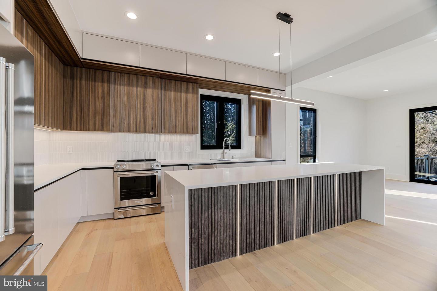 3506 LAKE ST, FALLS CHURCH, Virginia 22041, 5 Bedrooms Bedrooms, ,5 BathroomsBathrooms,Residential,For sale,3506 LAKE ST,VAFX2235560 MLS # VAFX2235560