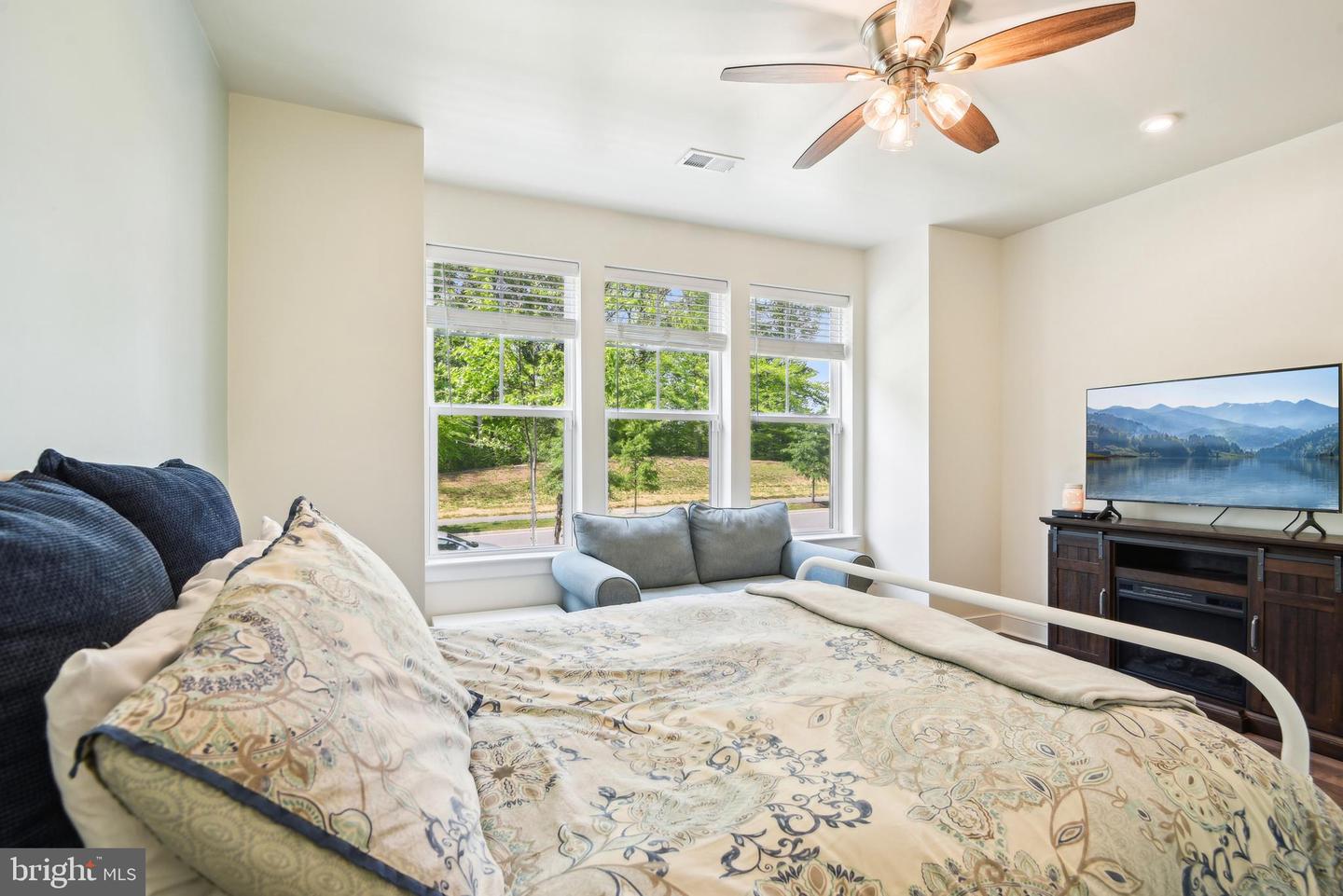 1579 MEADOWLARK GLEN RD, DUMFRIES, Virginia 22026, 4 Bedrooms Bedrooms, ,3 BathroomsBathrooms,Residential,For sale,1579 MEADOWLARK GLEN RD,VAPW2093282 MLS # VAPW2093282
