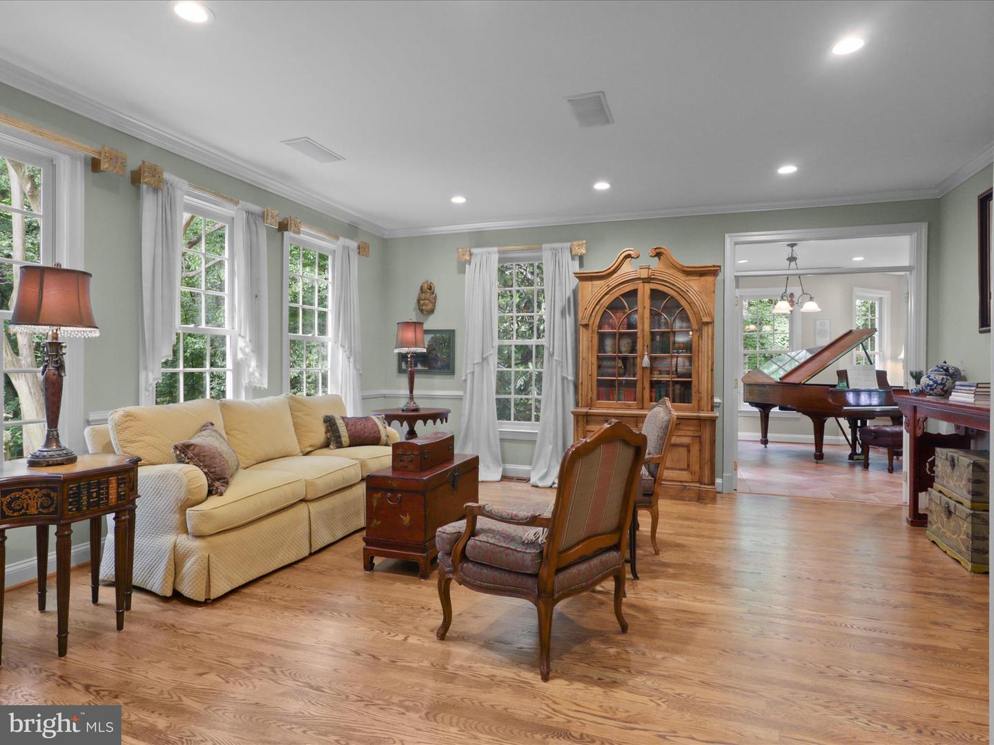 7211 TWELVE OAKS DR, FAIRFAX STATION, Virginia 22039, 4 Bedrooms Bedrooms, ,4 BathroomsBathrooms,Residential,For sale,7211 TWELVE OAKS DR,VAFX2200942 MLS # VAFX2200942
