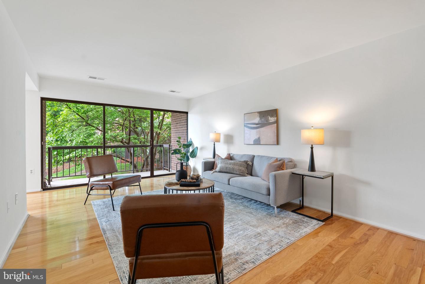 9713 KINGS CROWN CT #101, FAIRFAX, Virginia 22031, 2 Bedrooms Bedrooms, ,2 BathroomsBathrooms,Residential,For sale,9713 KINGS CROWN CT #101,VAFX2220202 MLS # VAFX2220202
