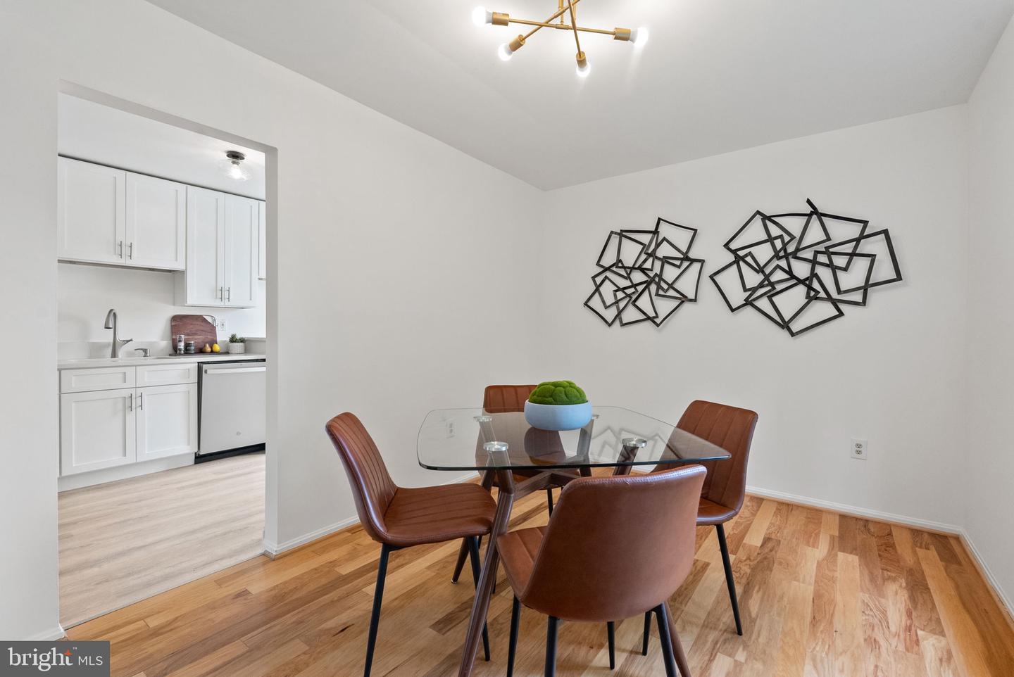9713 KINGS CROWN CT #101, FAIRFAX, Virginia 22031, 2 Bedrooms Bedrooms, ,2 BathroomsBathrooms,Residential,For sale,9713 KINGS CROWN CT #101,VAFX2220202 MLS # VAFX2220202