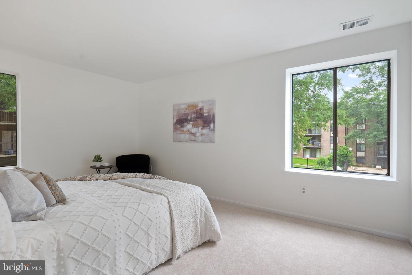 9713 KINGS CROWN CT #101, FAIRFAX, Virginia 22031, 2 Bedrooms Bedrooms, ,2 BathroomsBathrooms,Residential,For sale,9713 KINGS CROWN CT #101,VAFX2220202 MLS # VAFX2220202