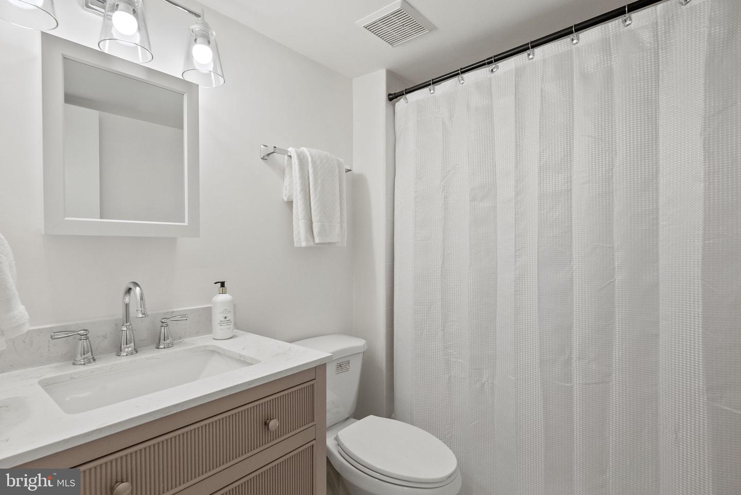 9713 KINGS CROWN CT #101, FAIRFAX, Virginia 22031, 2 Bedrooms Bedrooms, ,2 BathroomsBathrooms,Residential,For sale,9713 KINGS CROWN CT #101,VAFX2220202 MLS # VAFX2220202