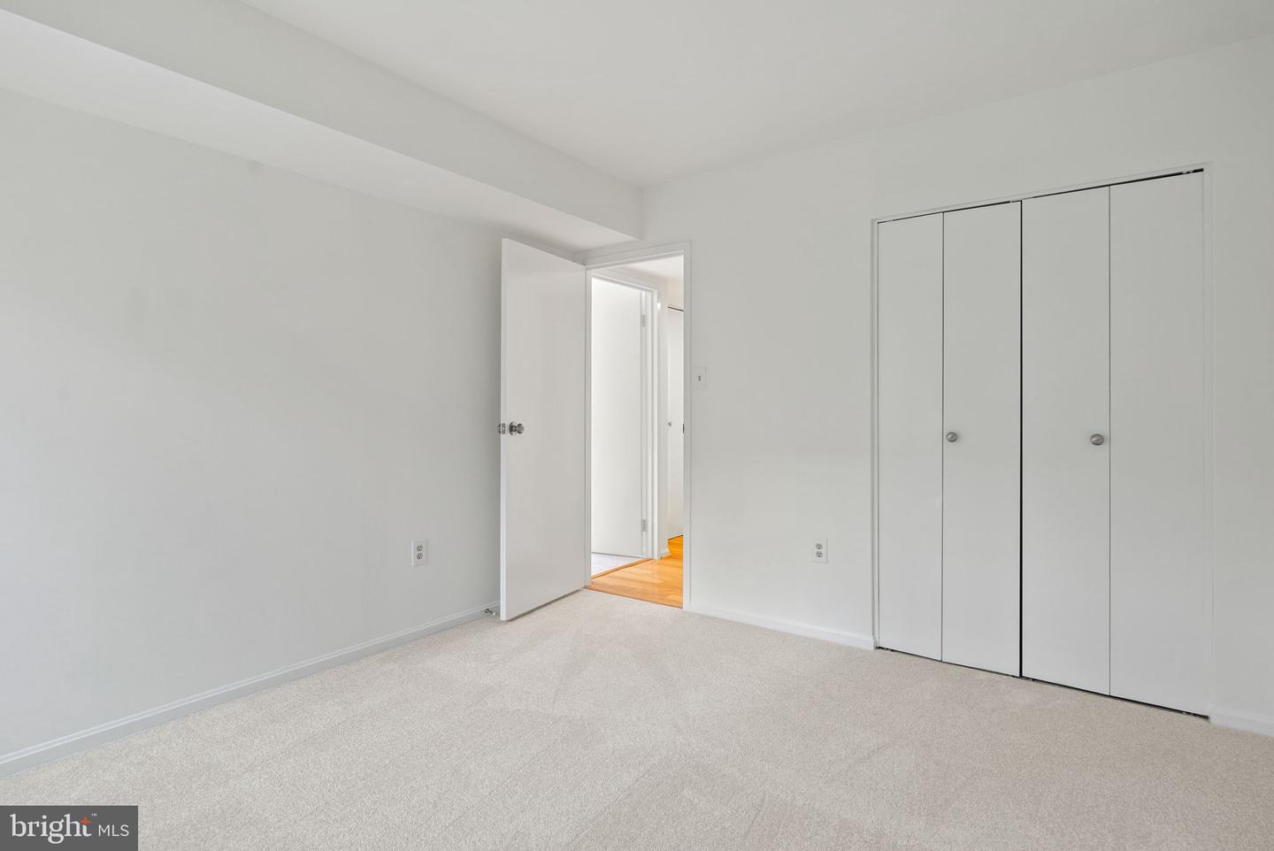 9713 KINGS CROWN CT #101, FAIRFAX, Virginia 22031, 2 Bedrooms Bedrooms, ,2 BathroomsBathrooms,Residential,For sale,9713 KINGS CROWN CT #101,VAFX2220202 MLS # VAFX2220202