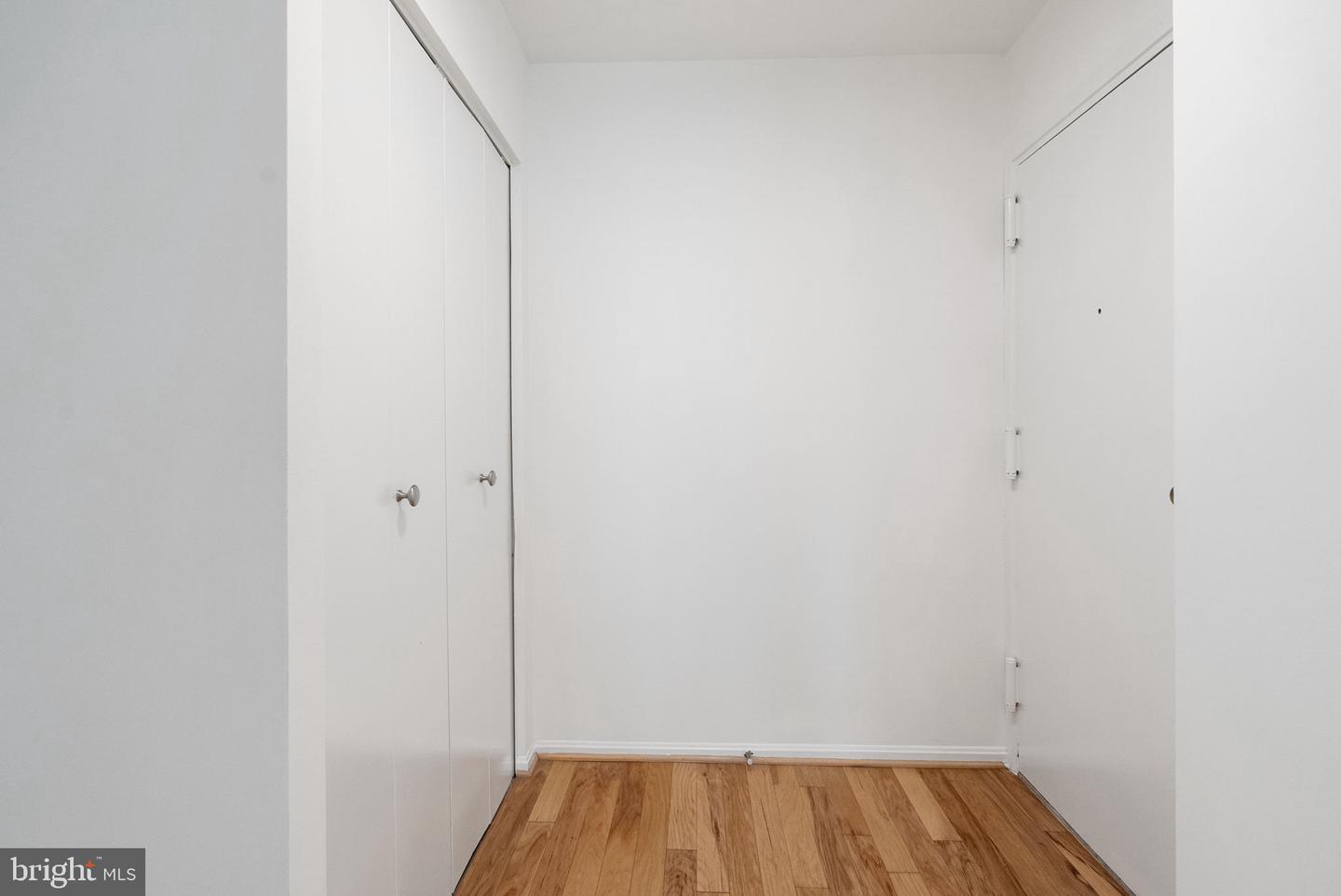 9713 KINGS CROWN CT #101, FAIRFAX, Virginia 22031, 2 Bedrooms Bedrooms, ,2 BathroomsBathrooms,Residential,For sale,9713 KINGS CROWN CT #101,VAFX2220202 MLS # VAFX2220202