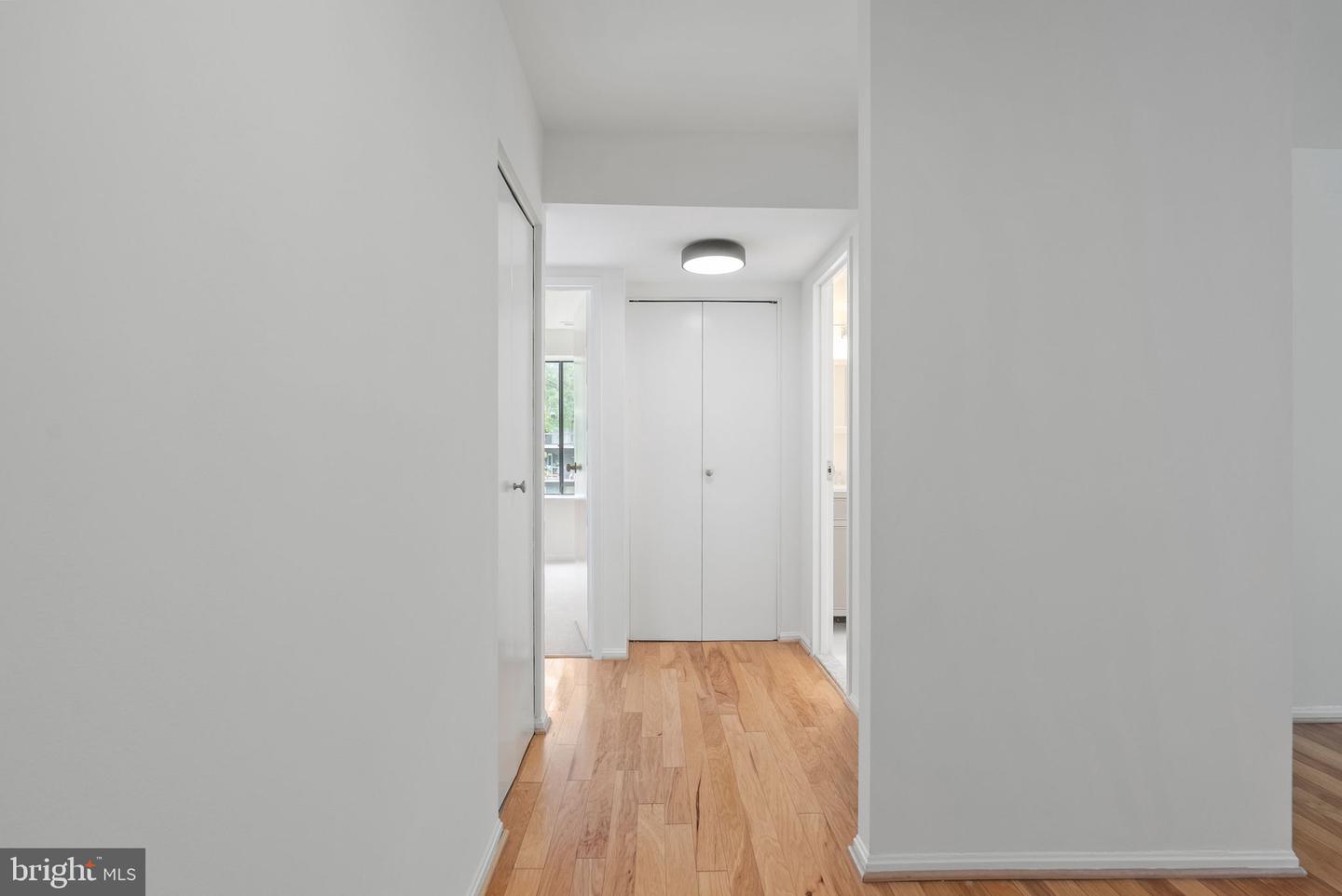 9713 KINGS CROWN CT #101, FAIRFAX, Virginia 22031, 2 Bedrooms Bedrooms, ,2 BathroomsBathrooms,Residential,For sale,9713 KINGS CROWN CT #101,VAFX2220202 MLS # VAFX2220202