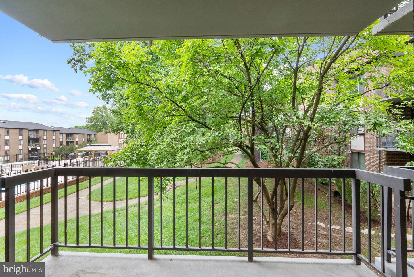 9713 KINGS CROWN CT #101, FAIRFAX, Virginia 22031, 2 Bedrooms Bedrooms, ,2 BathroomsBathrooms,Residential,For sale,9713 KINGS CROWN CT #101,VAFX2220202 MLS # VAFX2220202