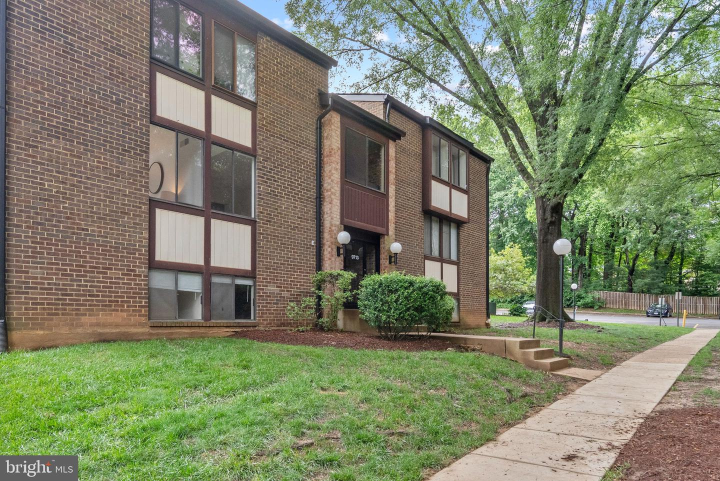 9713 KINGS CROWN CT #101, FAIRFAX, Virginia 22031, 2 Bedrooms Bedrooms, ,2 BathroomsBathrooms,Residential,For sale,9713 KINGS CROWN CT #101,VAFX2220202 MLS # VAFX2220202