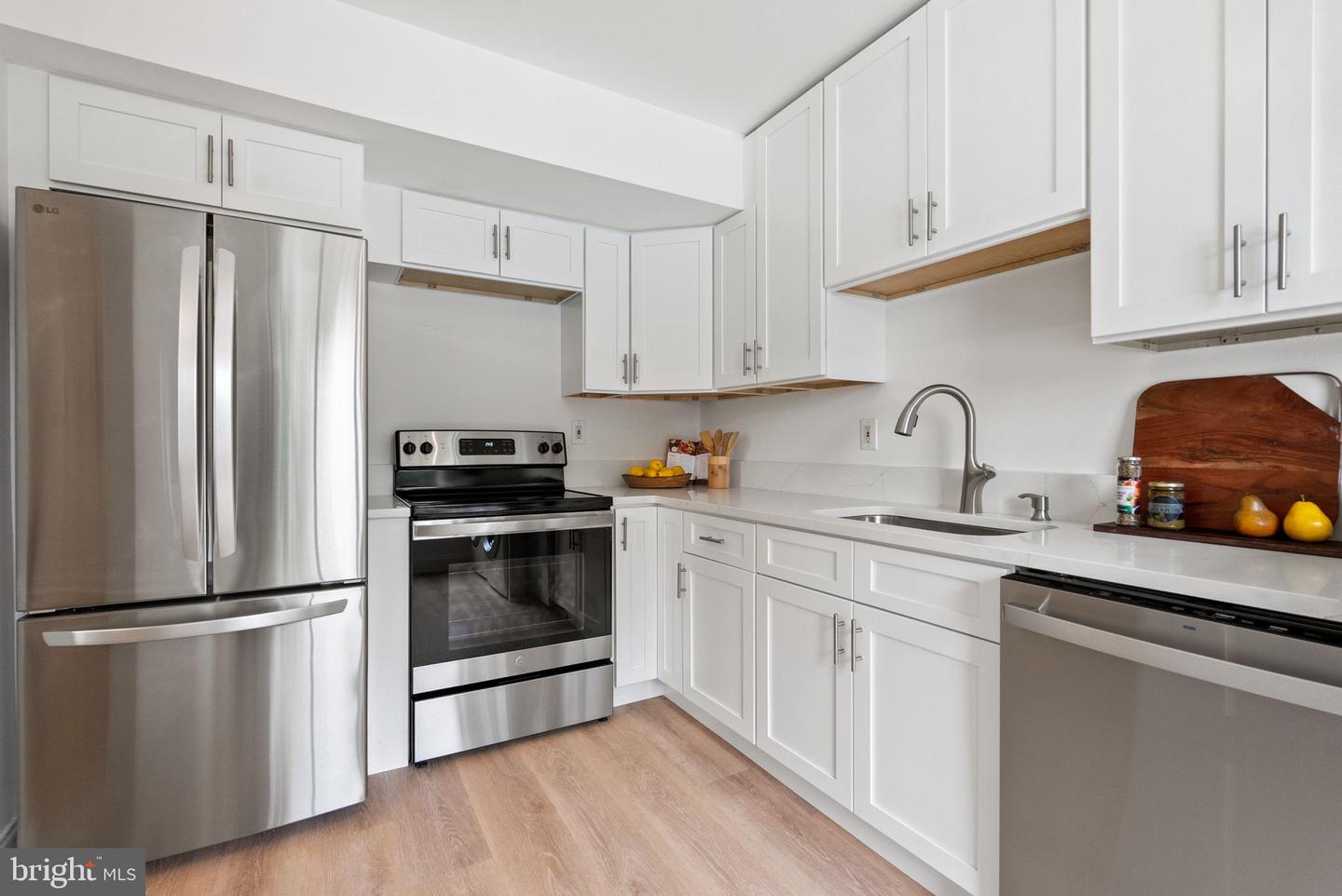 9713 KINGS CROWN CT #101, FAIRFAX, Virginia 22031, 2 Bedrooms Bedrooms, ,2 BathroomsBathrooms,Residential,For sale,9713 KINGS CROWN CT #101,VAFX2220202 MLS # VAFX2220202