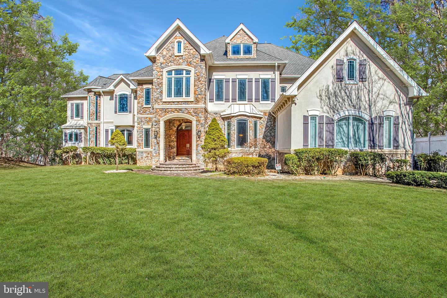 7024 GREEN OAK DR, MCLEAN, Virginia 22101, 7 Bedrooms Bedrooms, ,6 BathroomsBathrooms,Residential,For sale,7024 GREEN OAK DR,VAFX2221308 MLS # VAFX2221308