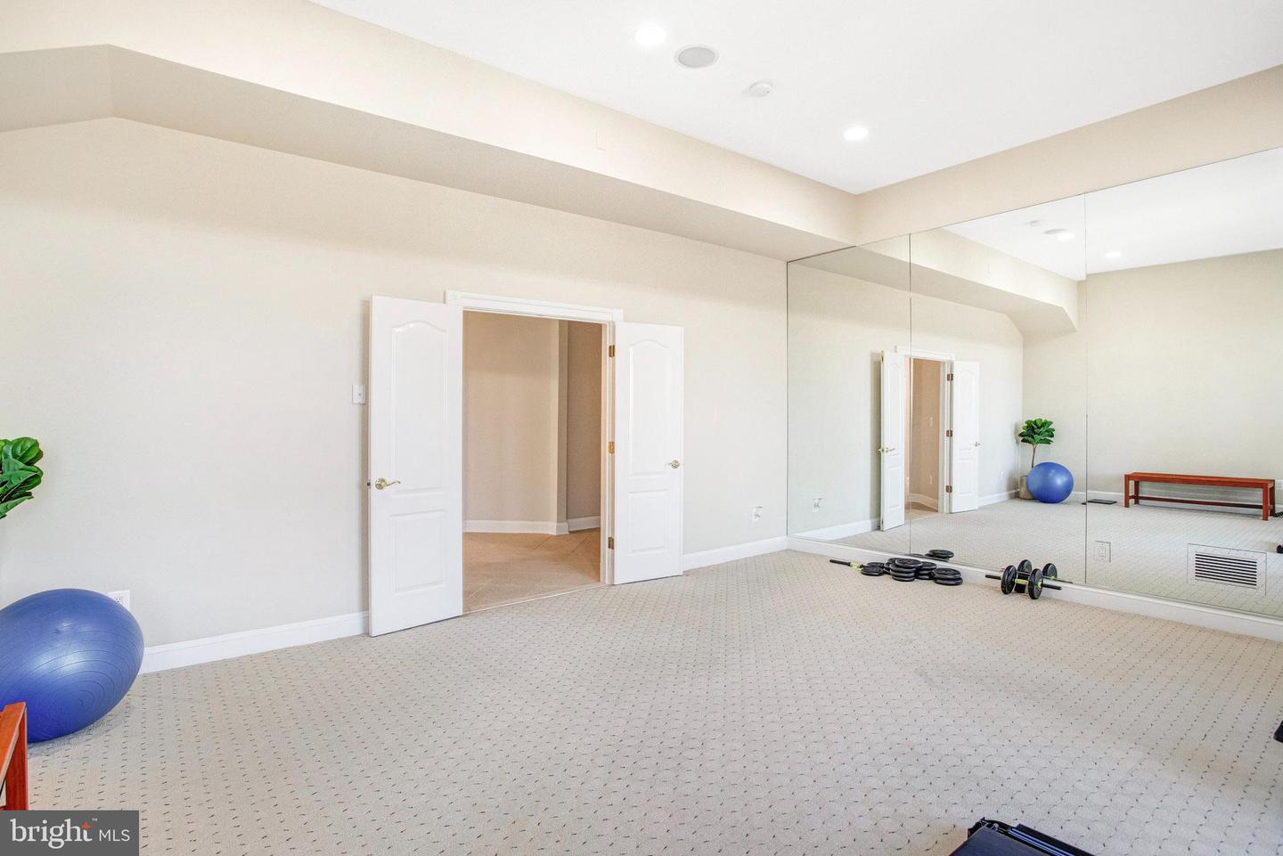 7024 GREEN OAK DR, MCLEAN, Virginia 22101, 7 Bedrooms Bedrooms, ,6 BathroomsBathrooms,Residential,For sale,7024 GREEN OAK DR,VAFX2221308 MLS # VAFX2221308