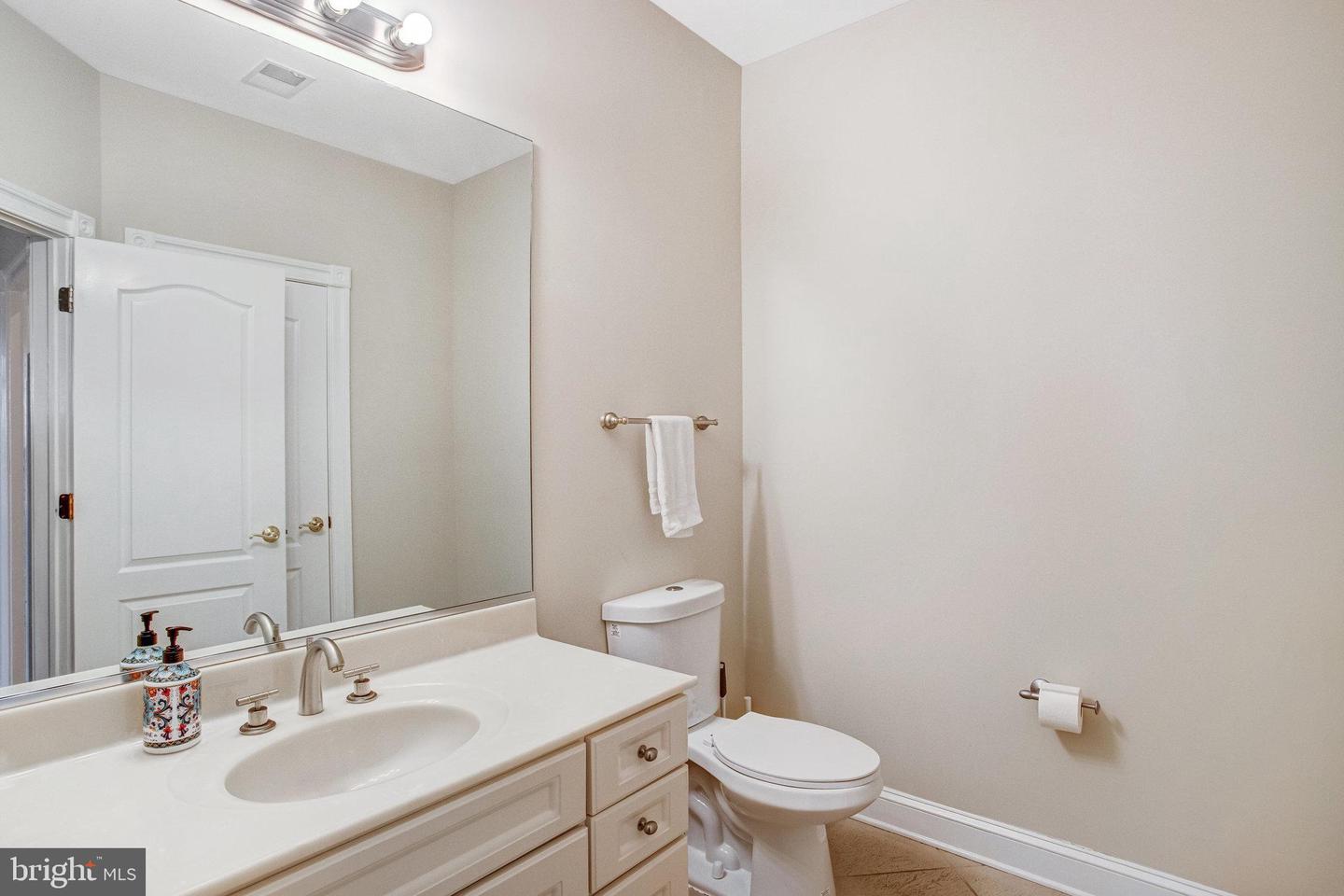 7024 GREEN OAK DR, MCLEAN, Virginia 22101, 7 Bedrooms Bedrooms, ,6 BathroomsBathrooms,Residential,For sale,7024 GREEN OAK DR,VAFX2221308 MLS # VAFX2221308