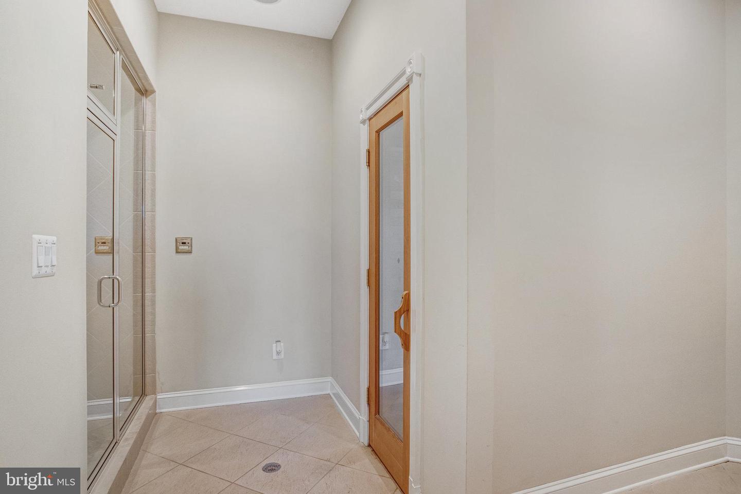 7024 GREEN OAK DR, MCLEAN, Virginia 22101, 7 Bedrooms Bedrooms, ,6 BathroomsBathrooms,Residential,For sale,7024 GREEN OAK DR,VAFX2221308 MLS # VAFX2221308