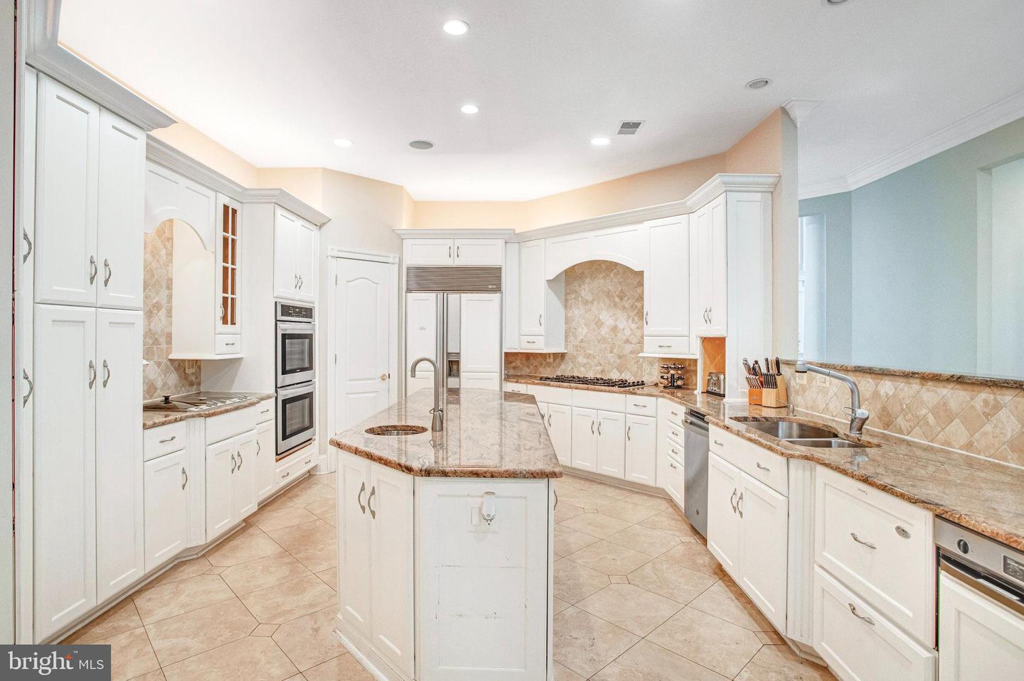 7024 GREEN OAK DR, MCLEAN, Virginia 22101, 7 Bedrooms Bedrooms, ,6 BathroomsBathrooms,Residential,For sale,7024 GREEN OAK DR,VAFX2221308 MLS # VAFX2221308