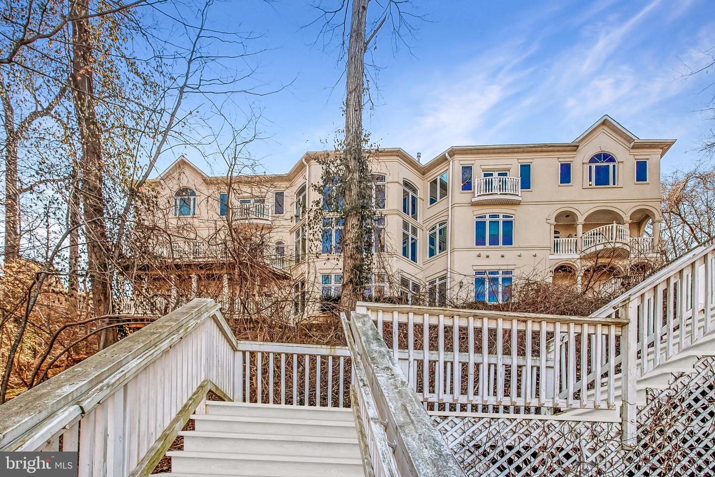 7024 GREEN OAK DR, MCLEAN, Virginia 22101, 7 Bedrooms Bedrooms, ,6 BathroomsBathrooms,Residential,For sale,7024 GREEN OAK DR,VAFX2221308 MLS # VAFX2221308