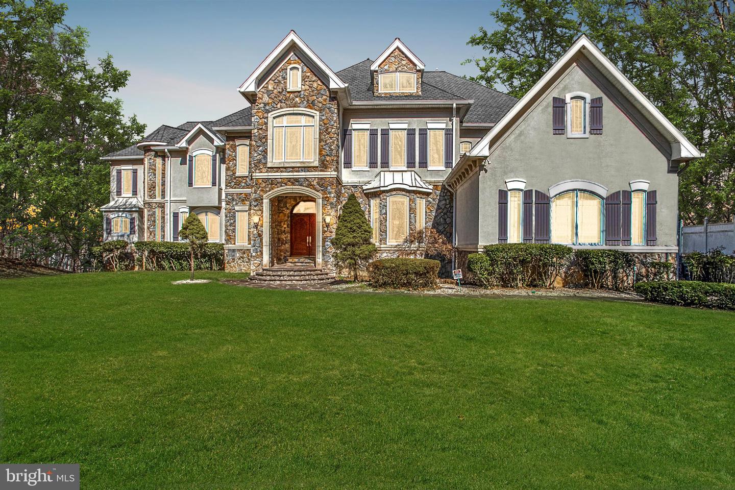 7024 GREEN OAK DR, MCLEAN, Virginia 22101, 7 Bedrooms Bedrooms, ,6 BathroomsBathrooms,Residential,For sale,7024 GREEN OAK DR,VAFX2221308 MLS # VAFX2221308