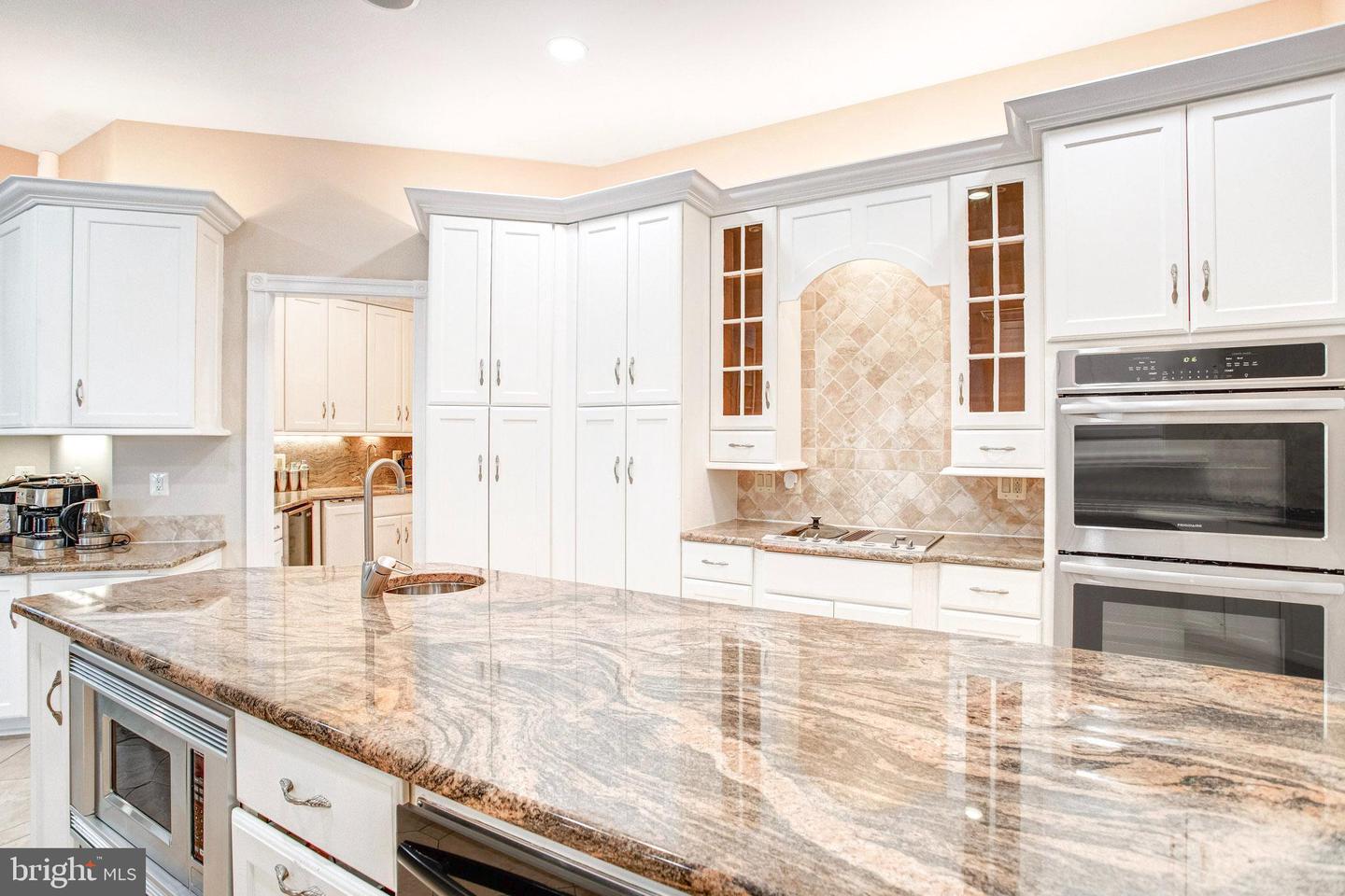 7024 GREEN OAK DR, MCLEAN, Virginia 22101, 7 Bedrooms Bedrooms, ,6 BathroomsBathrooms,Residential,For sale,7024 GREEN OAK DR,VAFX2221308 MLS # VAFX2221308