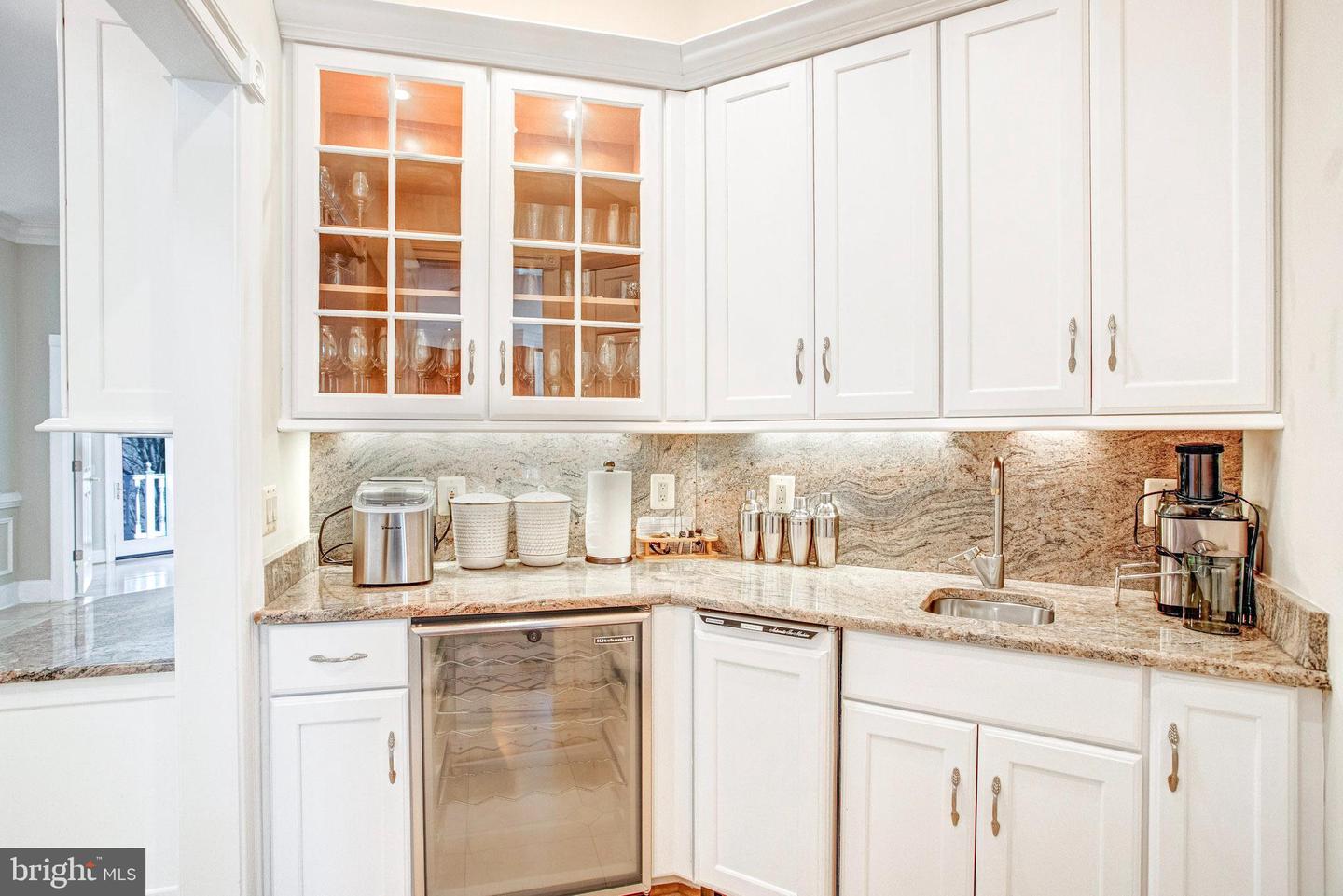 7024 GREEN OAK DR, MCLEAN, Virginia 22101, 7 Bedrooms Bedrooms, ,6 BathroomsBathrooms,Residential,For sale,7024 GREEN OAK DR,VAFX2221308 MLS # VAFX2221308