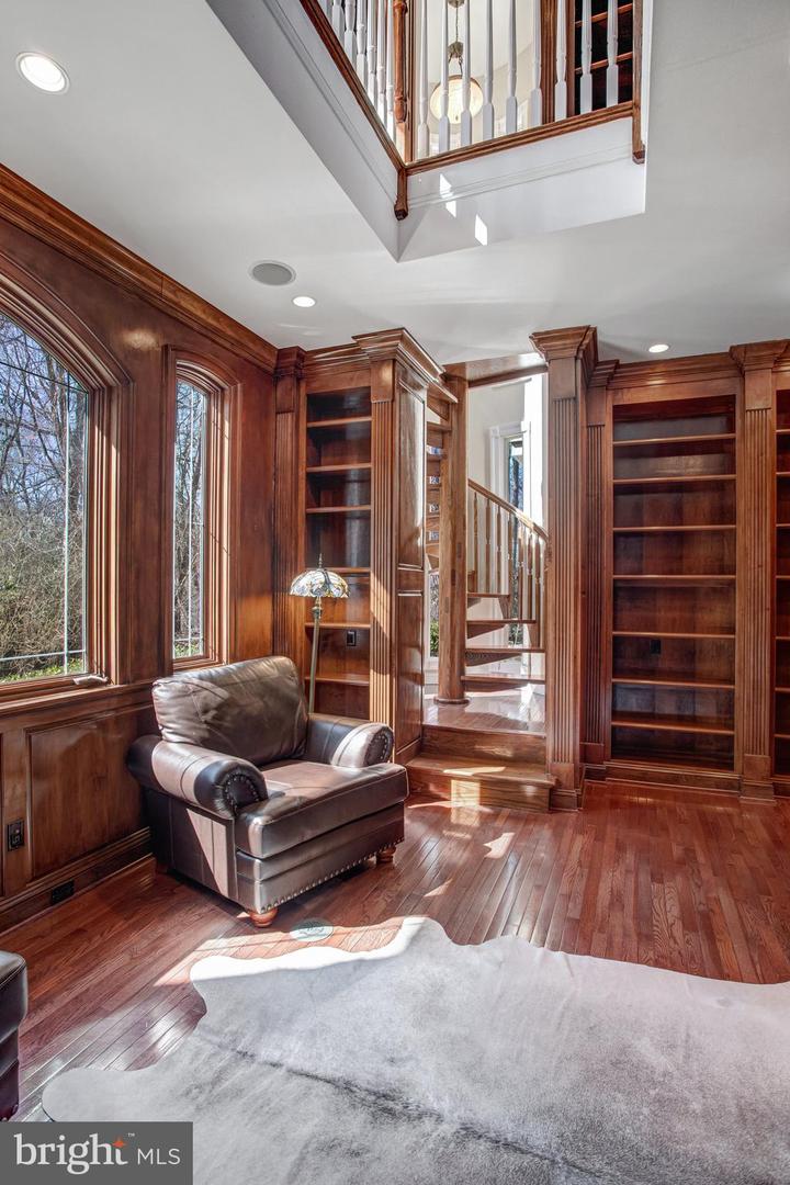 7024 GREEN OAK DR, MCLEAN, Virginia 22101, 7 Bedrooms Bedrooms, ,6 BathroomsBathrooms,Residential,For sale,7024 GREEN OAK DR,VAFX2221308 MLS # VAFX2221308
