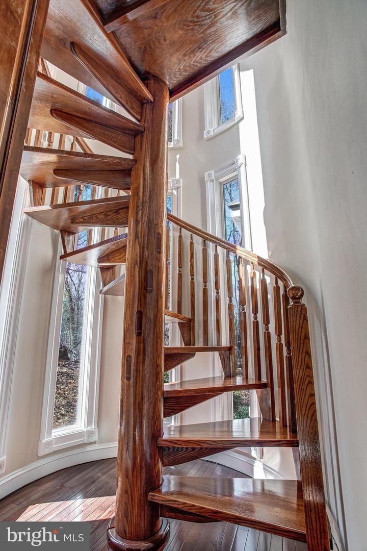 7024 GREEN OAK DR, MCLEAN, Virginia 22101, 7 Bedrooms Bedrooms, ,6 BathroomsBathrooms,Residential,For sale,7024 GREEN OAK DR,VAFX2221308 MLS # VAFX2221308