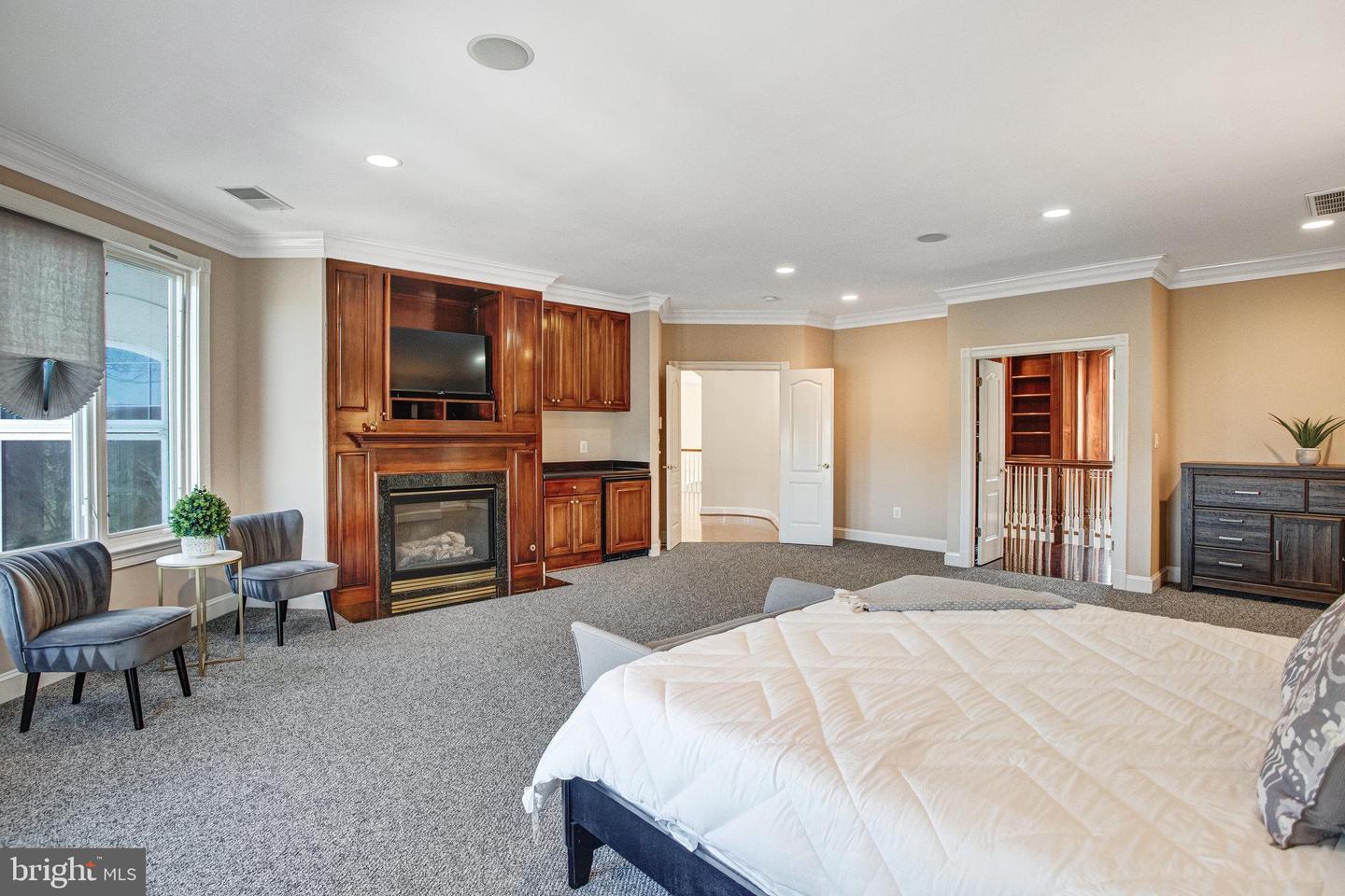 7024 GREEN OAK DR, MCLEAN, Virginia 22101, 7 Bedrooms Bedrooms, ,6 BathroomsBathrooms,Residential,For sale,7024 GREEN OAK DR,VAFX2221308 MLS # VAFX2221308