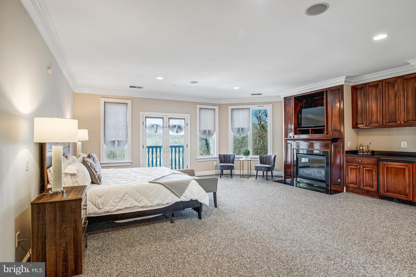 7024 GREEN OAK DR, MCLEAN, Virginia 22101, 7 Bedrooms Bedrooms, ,6 BathroomsBathrooms,Residential,For sale,7024 GREEN OAK DR,VAFX2221308 MLS # VAFX2221308