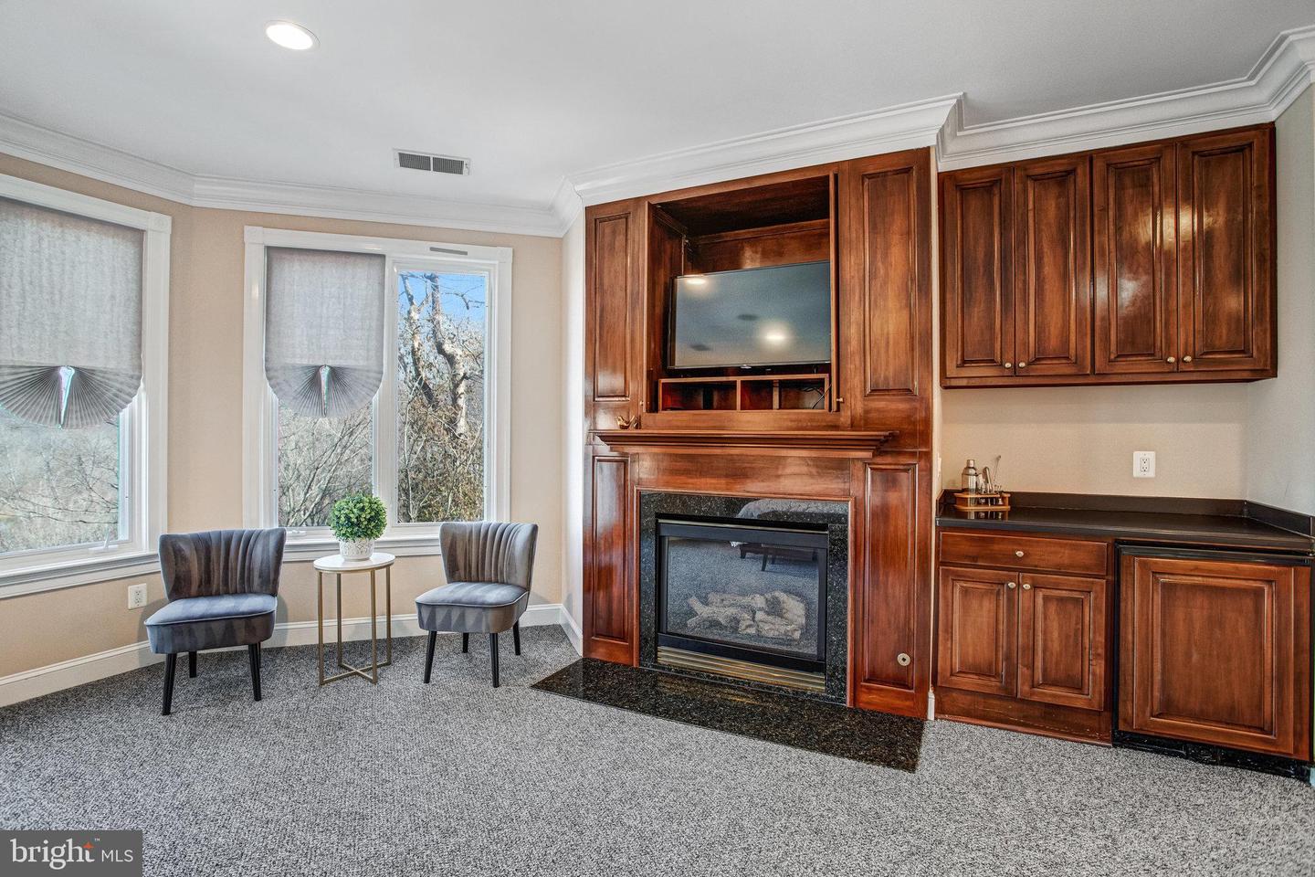 7024 GREEN OAK DR, MCLEAN, Virginia 22101, 7 Bedrooms Bedrooms, ,6 BathroomsBathrooms,Residential,For sale,7024 GREEN OAK DR,VAFX2221308 MLS # VAFX2221308