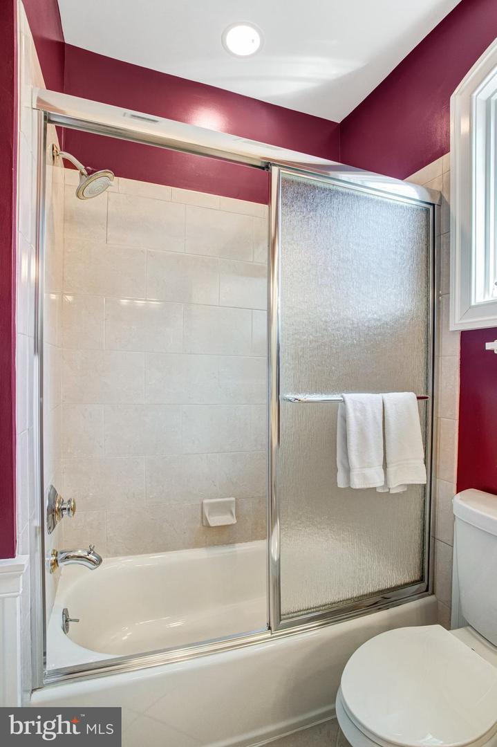 7024 GREEN OAK DR, MCLEAN, Virginia 22101, 7 Bedrooms Bedrooms, ,6 BathroomsBathrooms,Residential,For sale,7024 GREEN OAK DR,VAFX2221308 MLS # VAFX2221308