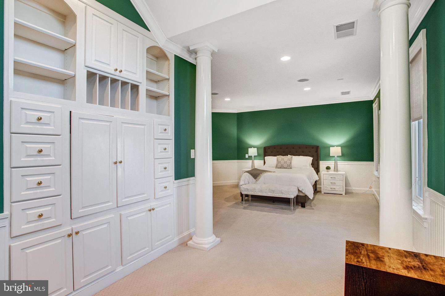 7024 GREEN OAK DR, MCLEAN, Virginia 22101, 7 Bedrooms Bedrooms, ,6 BathroomsBathrooms,Residential,For sale,7024 GREEN OAK DR,VAFX2221308 MLS # VAFX2221308