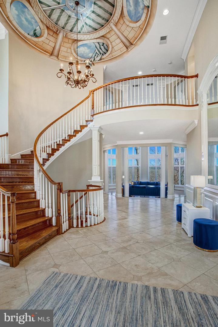 7024 GREEN OAK DR, MCLEAN, Virginia 22101, 7 Bedrooms Bedrooms, ,6 BathroomsBathrooms,Residential,For sale,7024 GREEN OAK DR,VAFX2221308 MLS # VAFX2221308