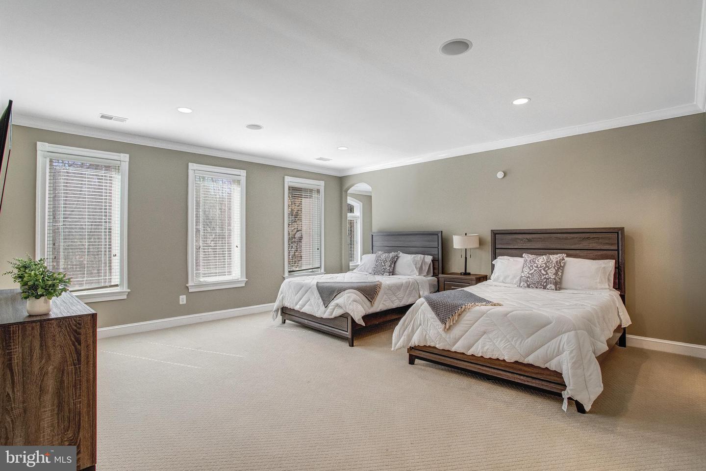 7024 GREEN OAK DR, MCLEAN, Virginia 22101, 7 Bedrooms Bedrooms, ,6 BathroomsBathrooms,Residential,For sale,7024 GREEN OAK DR,VAFX2221308 MLS # VAFX2221308