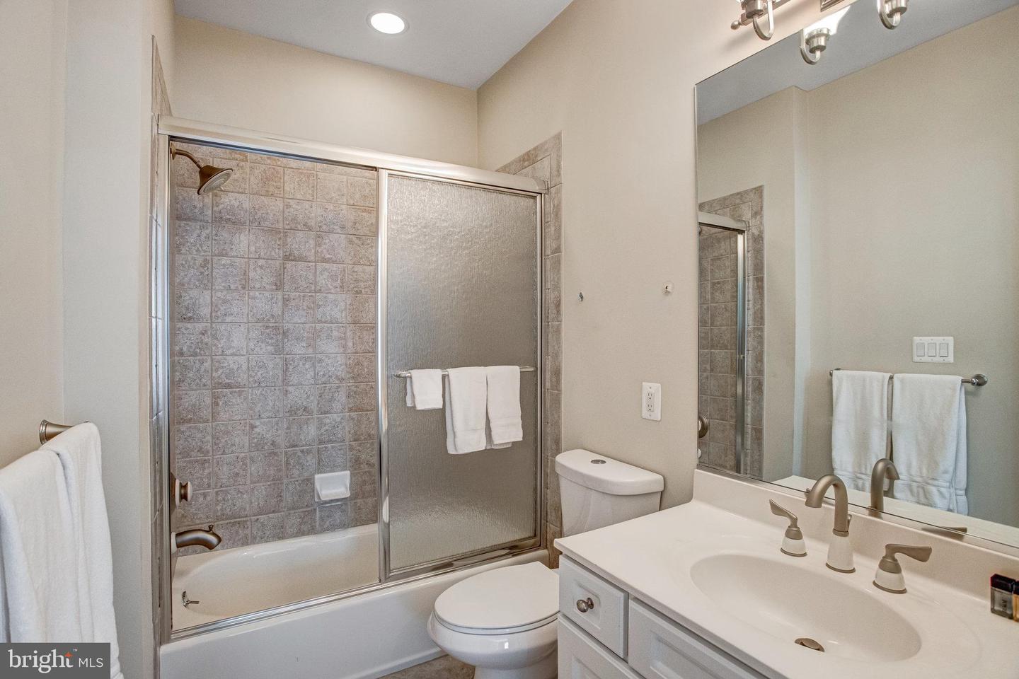 7024 GREEN OAK DR, MCLEAN, Virginia 22101, 7 Bedrooms Bedrooms, ,6 BathroomsBathrooms,Residential,For sale,7024 GREEN OAK DR,VAFX2221308 MLS # VAFX2221308