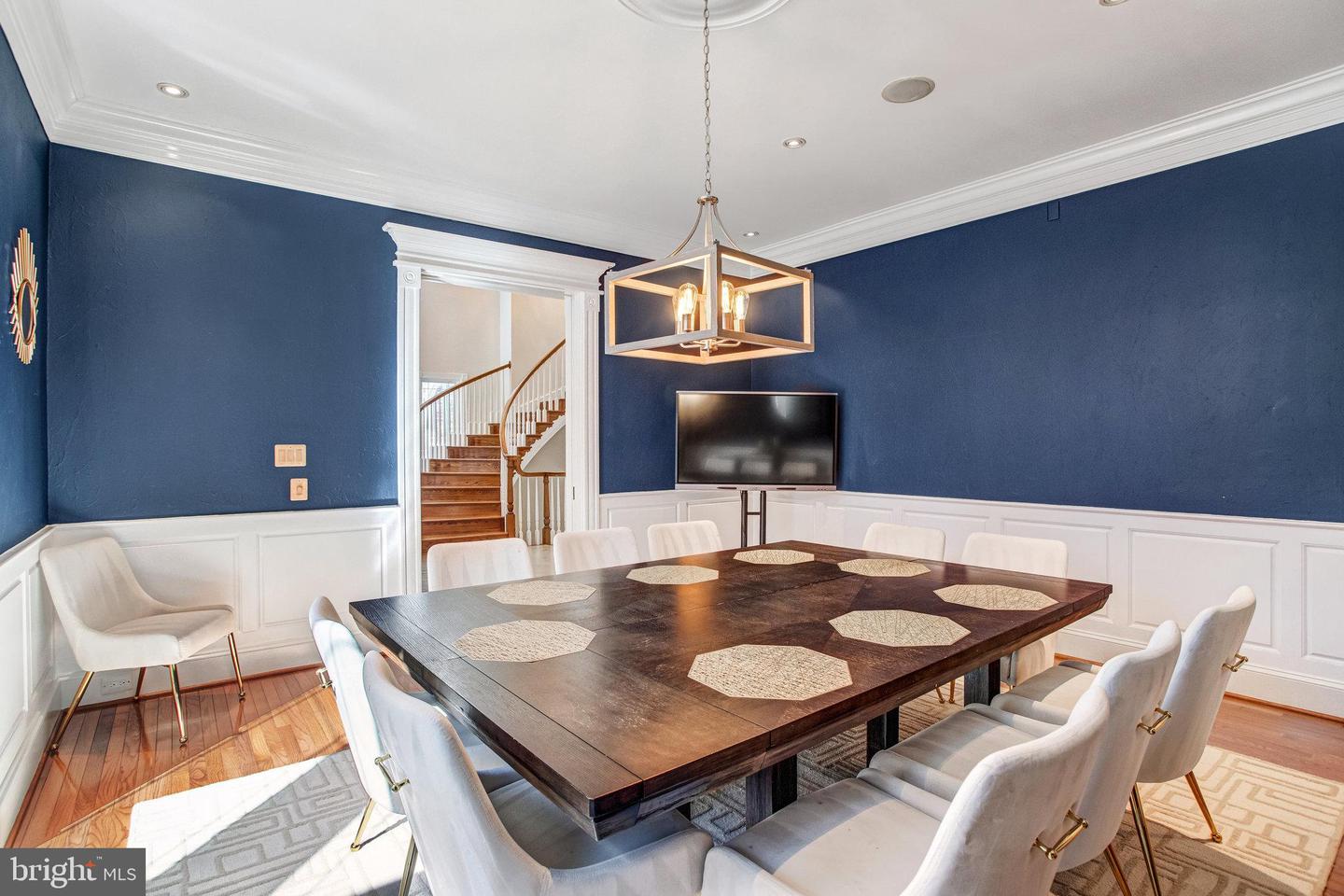 7024 GREEN OAK DR, MCLEAN, Virginia 22101, 7 Bedrooms Bedrooms, ,6 BathroomsBathrooms,Residential,For sale,7024 GREEN OAK DR,VAFX2221308 MLS # VAFX2221308