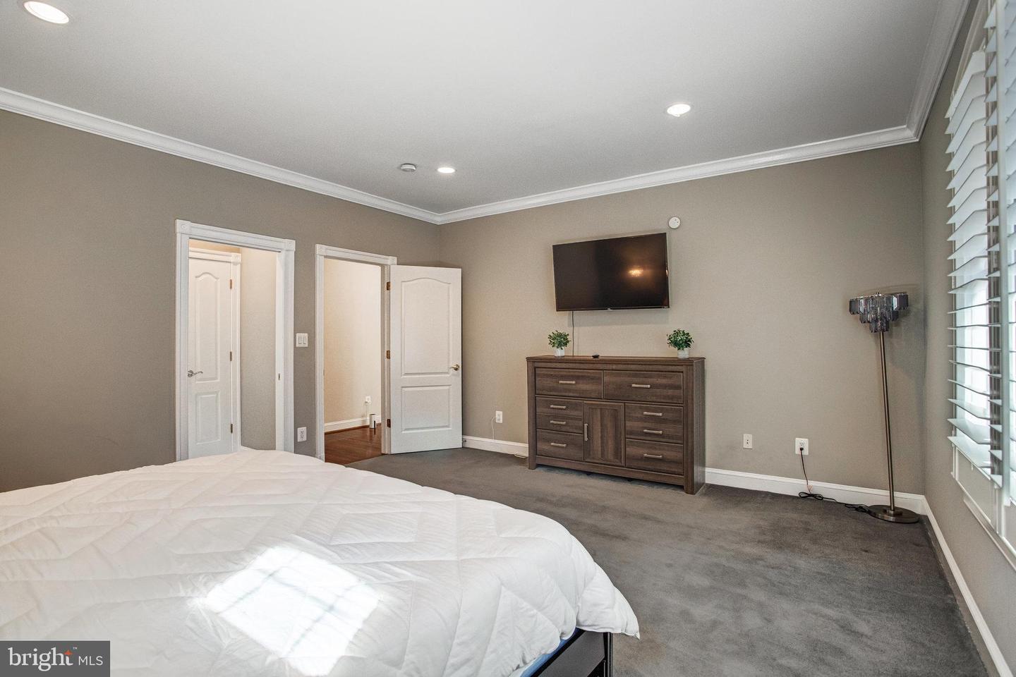 7024 GREEN OAK DR, MCLEAN, Virginia 22101, 7 Bedrooms Bedrooms, ,6 BathroomsBathrooms,Residential,For sale,7024 GREEN OAK DR,VAFX2221308 MLS # VAFX2221308