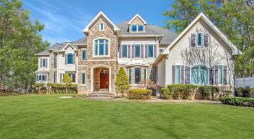 7024 GREEN OAK DR, MCLEAN, Virginia 22101, 7 Bedrooms Bedrooms, ,6 BathroomsBathrooms,Residential,For sale,7024 GREEN OAK DR,VAFX2221308 MLS # VAFX2221308