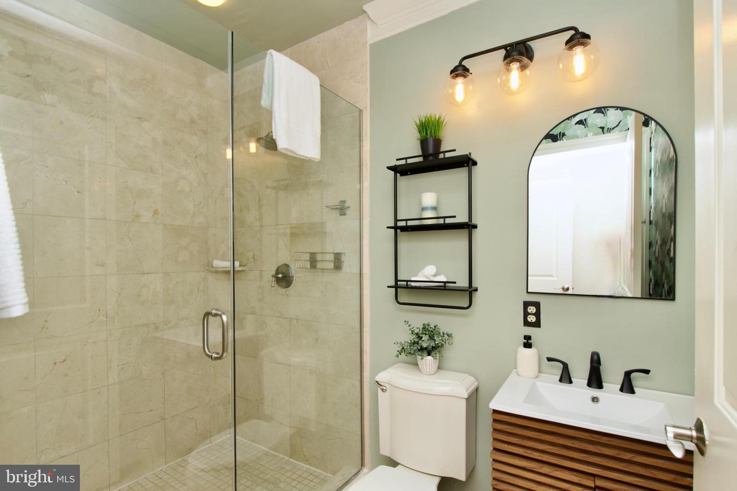 1210 R ST NW #313, WASHINGTON, District Of Columbia 20009, 2 Bedrooms Bedrooms, ,2 BathroomsBathrooms,Residential,For sale,1210 R ST NW #313,DCDC2190460 MLS # DCDC2190460