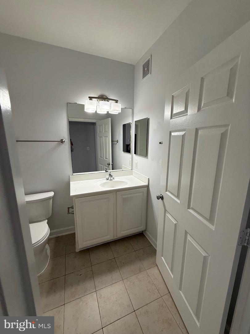 42480 ROCKROSE SQ #202, BRAMBLETON, Virginia 20148, 3 Bedrooms Bedrooms, ,2 BathroomsBathrooms,Residential,For sale,42480 ROCKROSE SQ #202,VALO2093004 MLS # VALO2093004